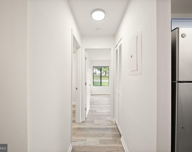 8463 Crozier Court - Photo Thumbnail 15