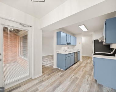 8463 Crozier Court - Photo Thumbnail 8