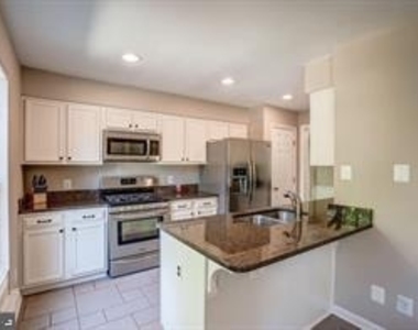 353 Barnfield Square Ne - Photo Thumbnail 9
