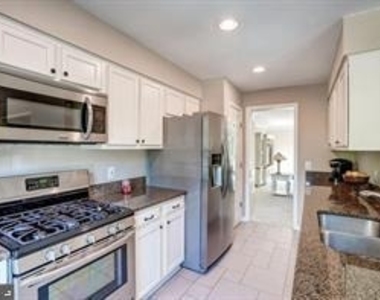 353 Barnfield Square Ne - Photo Thumbnail 16