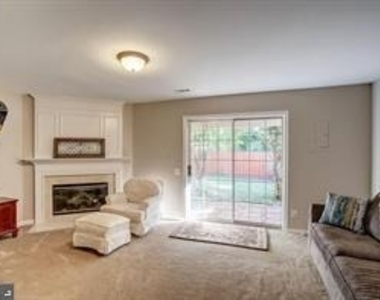 353 Barnfield Square Ne - Photo Thumbnail 3