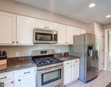 353 Barnfield Square Ne - Photo Thumbnail 10