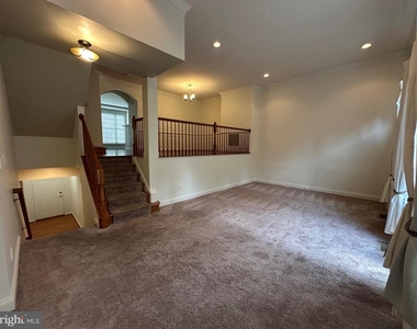 21844 Ladyslipper Square - Photo Thumbnail 10