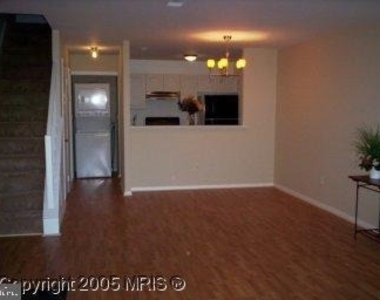 1046 Warwick Court - Photo Thumbnail 1
