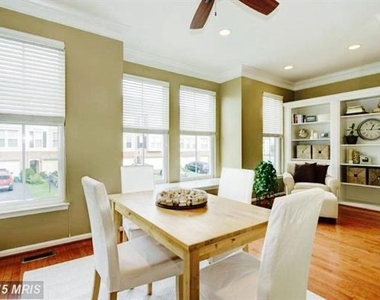 23421 Spice Bush Terrace - Photo Thumbnail 10