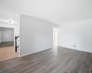 10609 Oxford Court - Photo Thumbnail 6