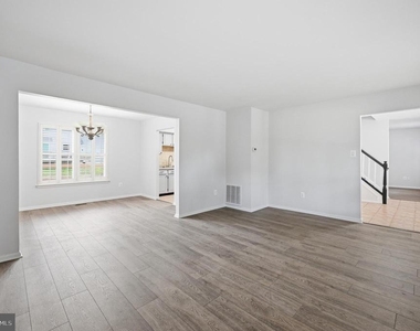 10609 Oxford Court - Photo Thumbnail 12