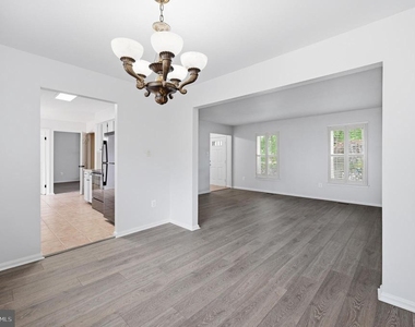 10609 Oxford Court - Photo Thumbnail 18