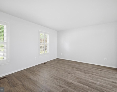 10609 Oxford Court - Photo Thumbnail 16