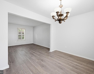 10609 Oxford Court - Photo Thumbnail 2