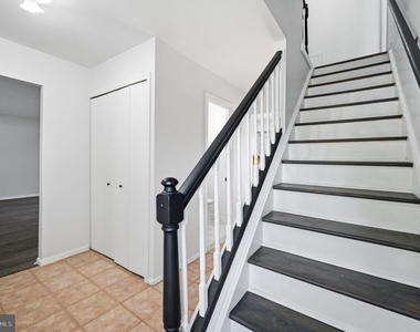 10609 Oxford Court - Photo Thumbnail 4