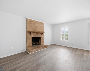 10609 Oxford Court - Photo Thumbnail 3