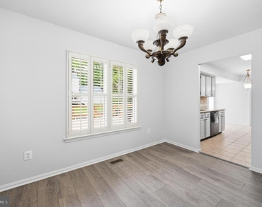 10609 Oxford Court - Photo Thumbnail 17