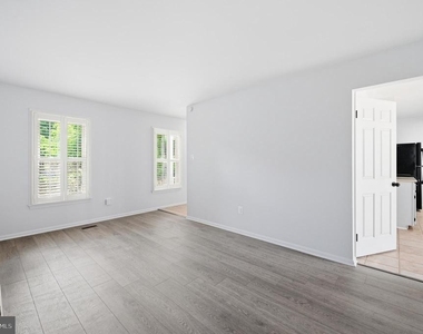 10609 Oxford Court - Photo Thumbnail 5