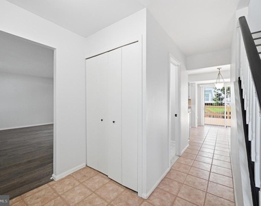10609 Oxford Court - Photo Thumbnail 8