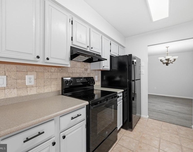 10609 Oxford Court - Photo Thumbnail 20