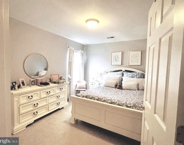 20411 Middlebury Street - Photo Thumbnail 13