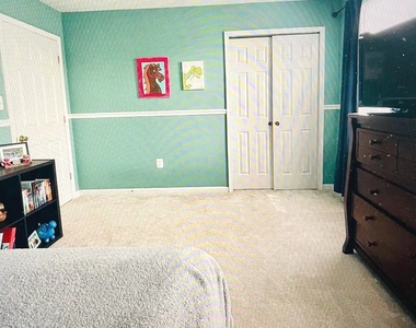20411 Middlebury Street - Photo Thumbnail 12