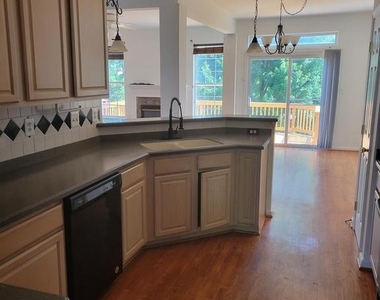 43799 Maison Blanc Square - Photo Thumbnail 3