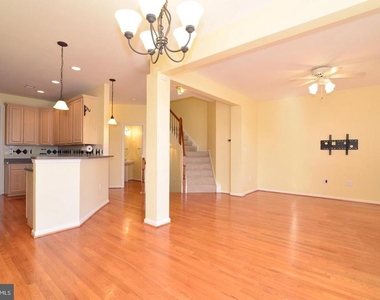 43799 Maison Blanc Square - Photo Thumbnail 1