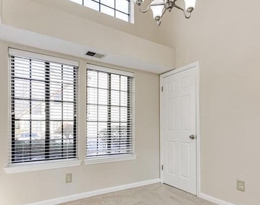 6039 Curtier Drive - Photo Thumbnail 3