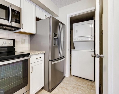 6039 Curtier Drive - Photo Thumbnail 5