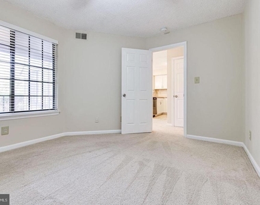 6039 Curtier Drive - Photo Thumbnail 9