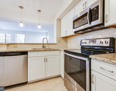 6039 Curtier Drive - Photo Thumbnail 7