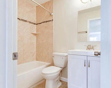 6039 Curtier Drive - Photo Thumbnail 12