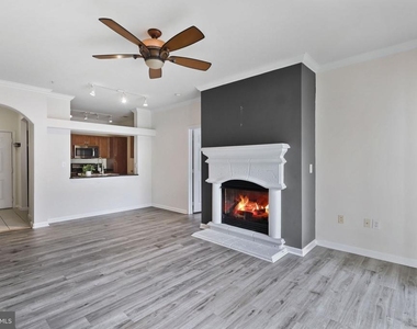 12925 Centre Park Circle - Photo Thumbnail 6