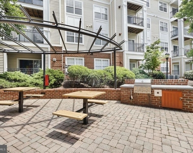 12925 Centre Park Circle - Photo Thumbnail 32