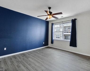 12925 Centre Park Circle - Photo Thumbnail 9