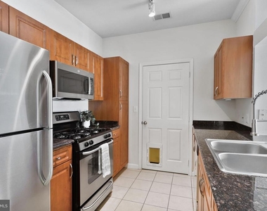 12925 Centre Park Circle - Photo Thumbnail 2