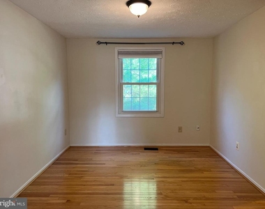 12205 Parkstream Terrace - Photo Thumbnail 8