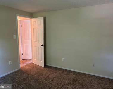 12205 Parkstream Terrace - Photo Thumbnail 45