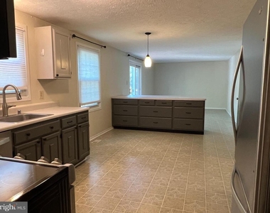 12205 Parkstream Terrace - Photo Thumbnail 11
