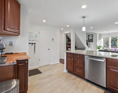 7680 Wolford Way - Photo Thumbnail 7