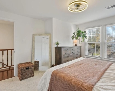 7680 Wolford Way - Photo Thumbnail 11