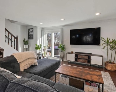 7680 Wolford Way - Photo Thumbnail 3