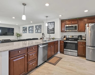 7680 Wolford Way - Photo Thumbnail 5