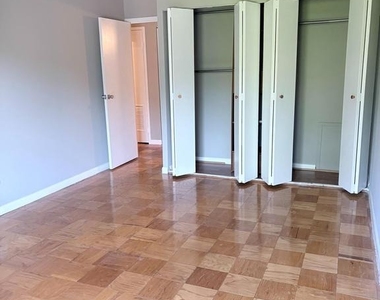 6001 Arlington Boulevard - Photo Thumbnail 10