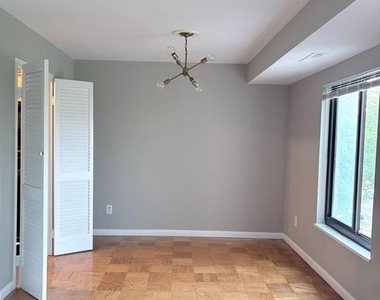 6001 Arlington Boulevard - Photo Thumbnail 4