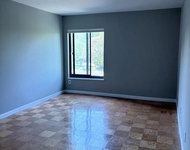 6001 Arlington Boulevard - Photo Thumbnail 3