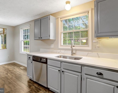 3381 Monarch Lane - Photo Thumbnail 15