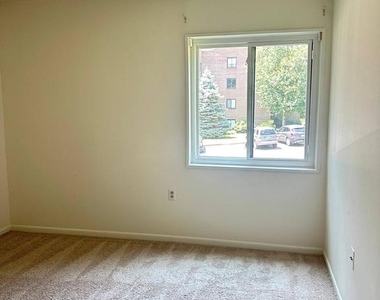 1441 Northgate Square - Photo Thumbnail 6