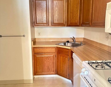 1441 Northgate Square - Photo Thumbnail 3