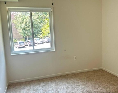 1441 Northgate Square - Photo Thumbnail 5