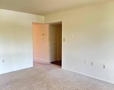 1441 Northgate Square - Photo Thumbnail 9
