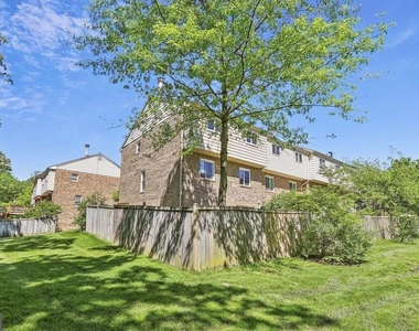 7081 Leewood Forest Drive - Photo Thumbnail 18