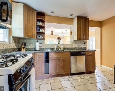 8113 Carlyle Place - Photo Thumbnail 13